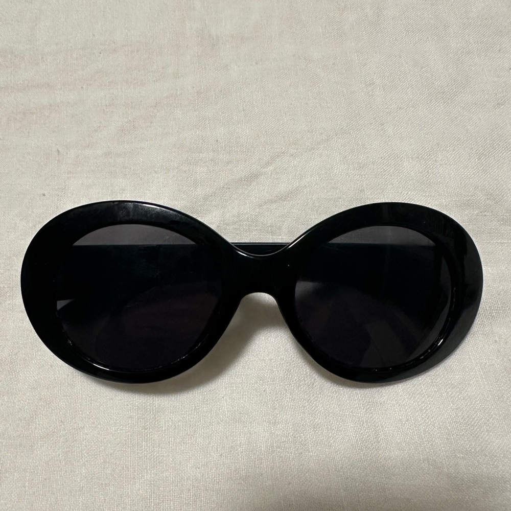 Elegant Black Sunglasses